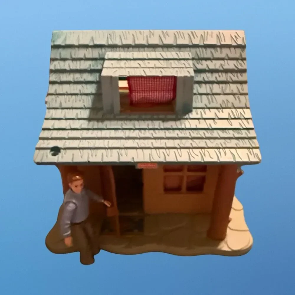 2010 Toys R Us Exclusive Fisher Price Loving Family Cabin & Dad Figure